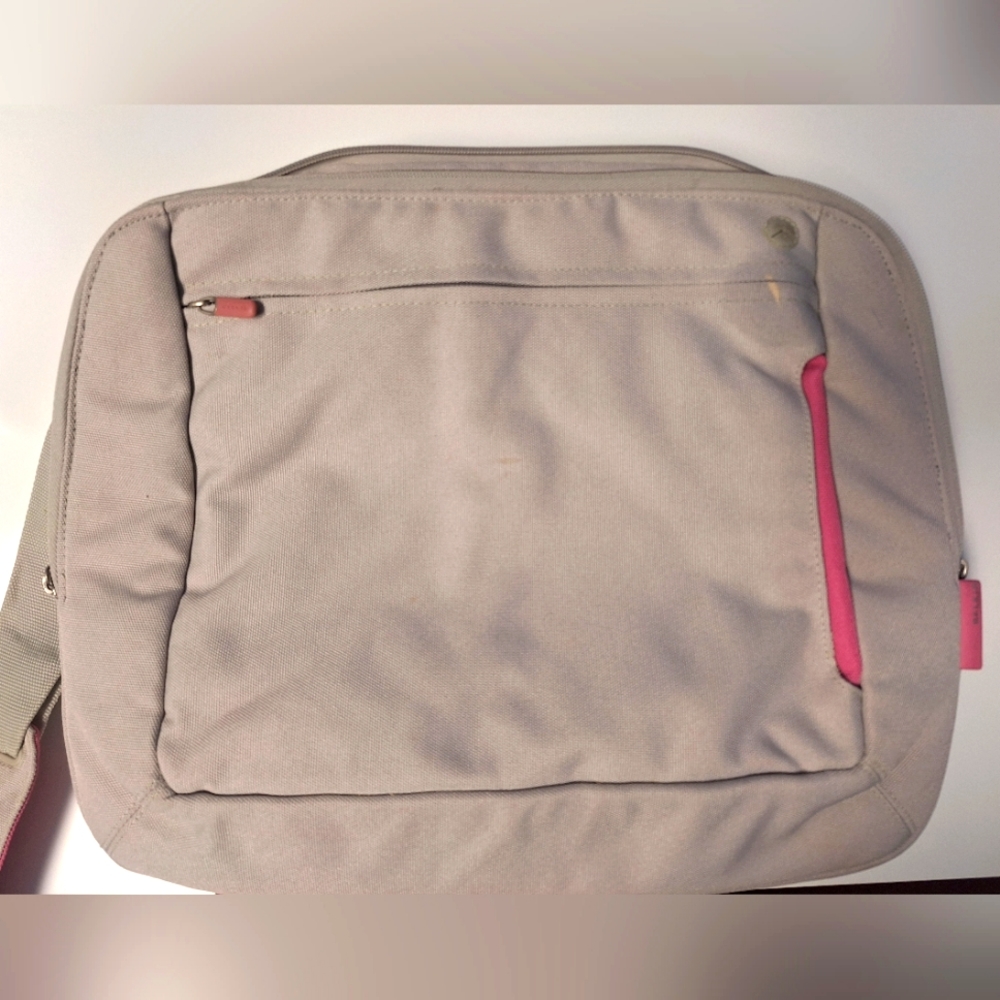 Belkin laptop bag- cushioned with charger zip bag- very nice- GUC